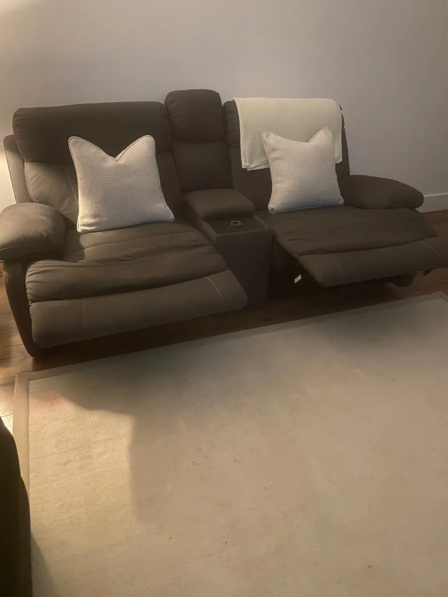 Hardy 2 Seater | Console | USB | Power Recliners - Image 3