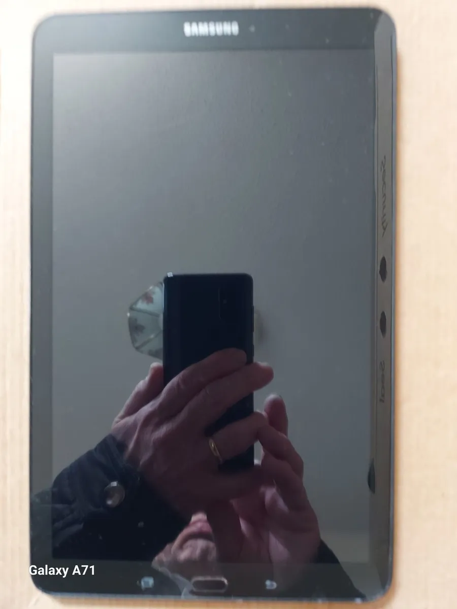 Samsung Galaxy Tab E Model SM-T560 8GB Black - Image 2