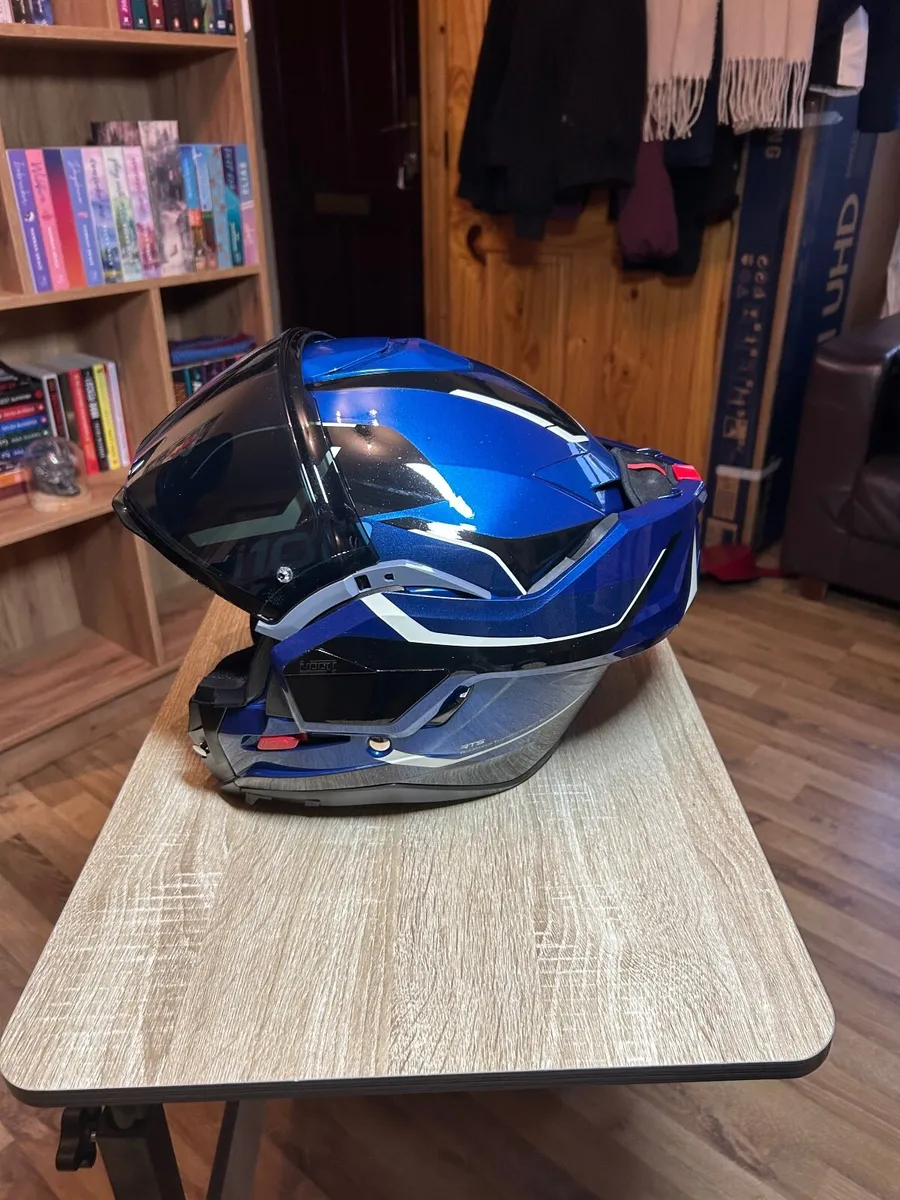 Motorbike helmet - Image 3