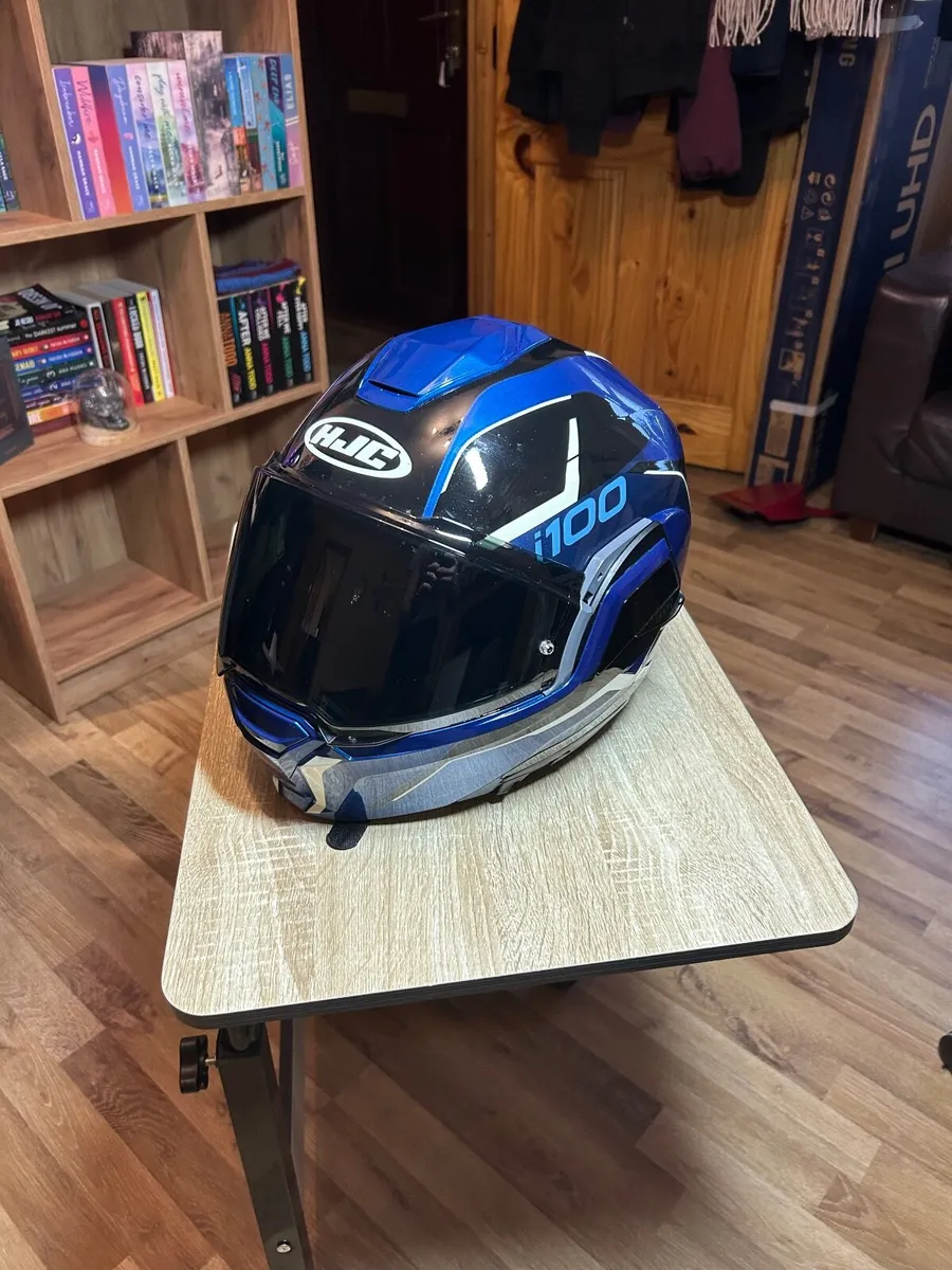 Motorbike helmet - Image 1