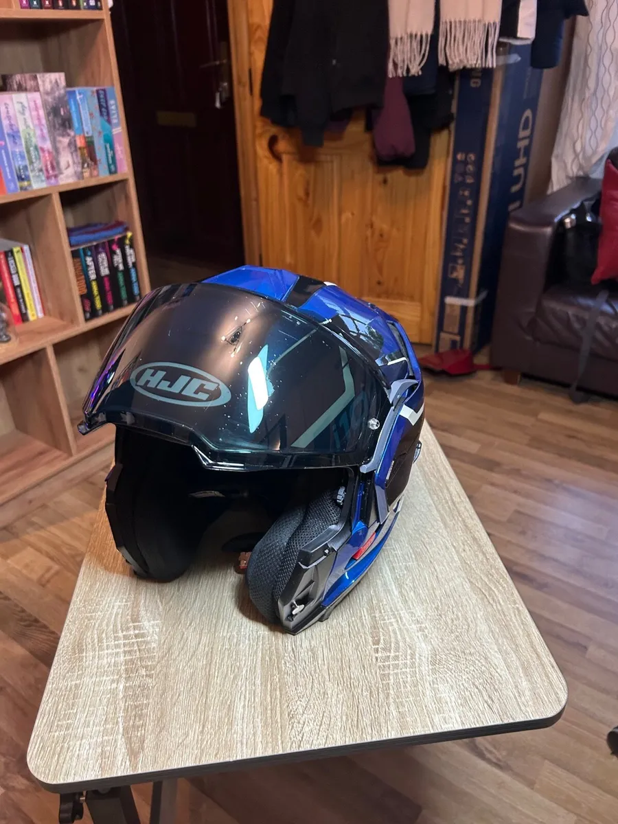 Motorbike helmet - Image 2