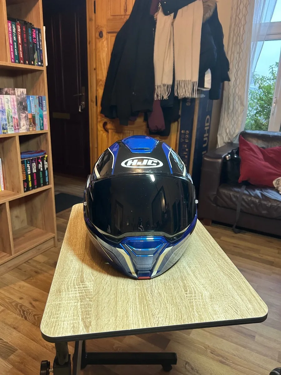 Motorbike helmet - Image 4