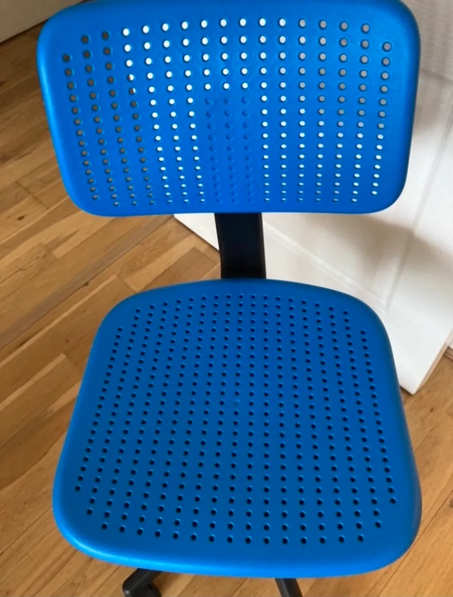 Kid’s desk chair - Image 2