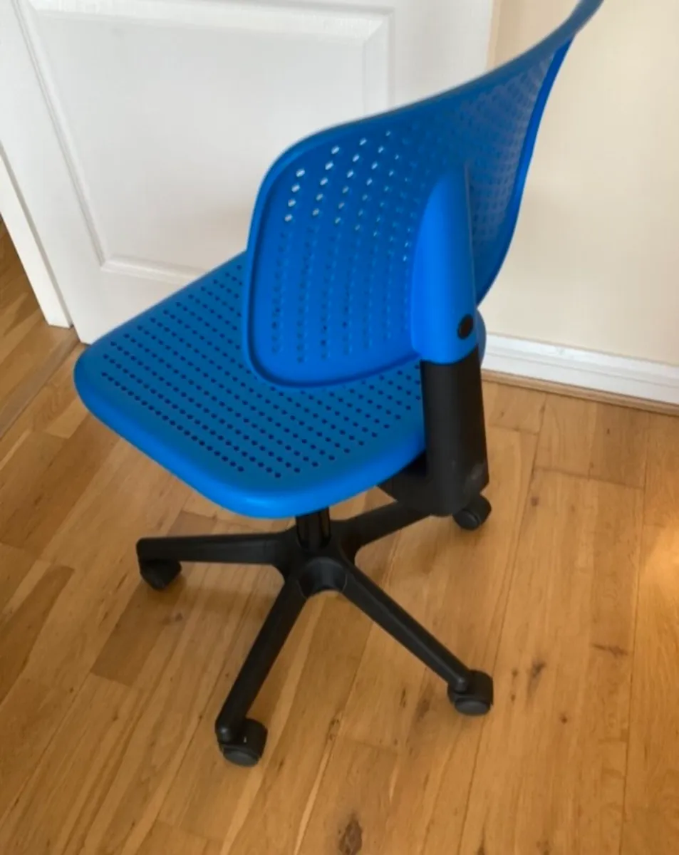 Kid’s desk chair - Image 3
