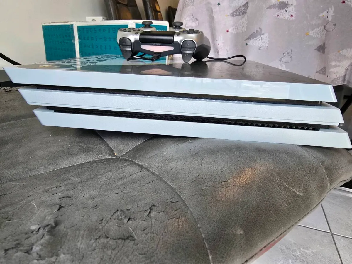 PS4 Pro God of War limited edition - Image 2