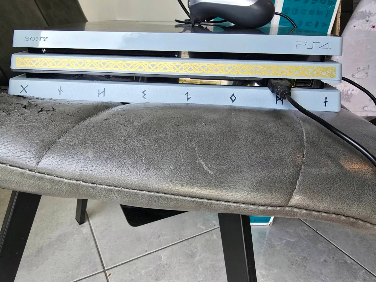 PS4 Pro God of War limited edition - Image 4