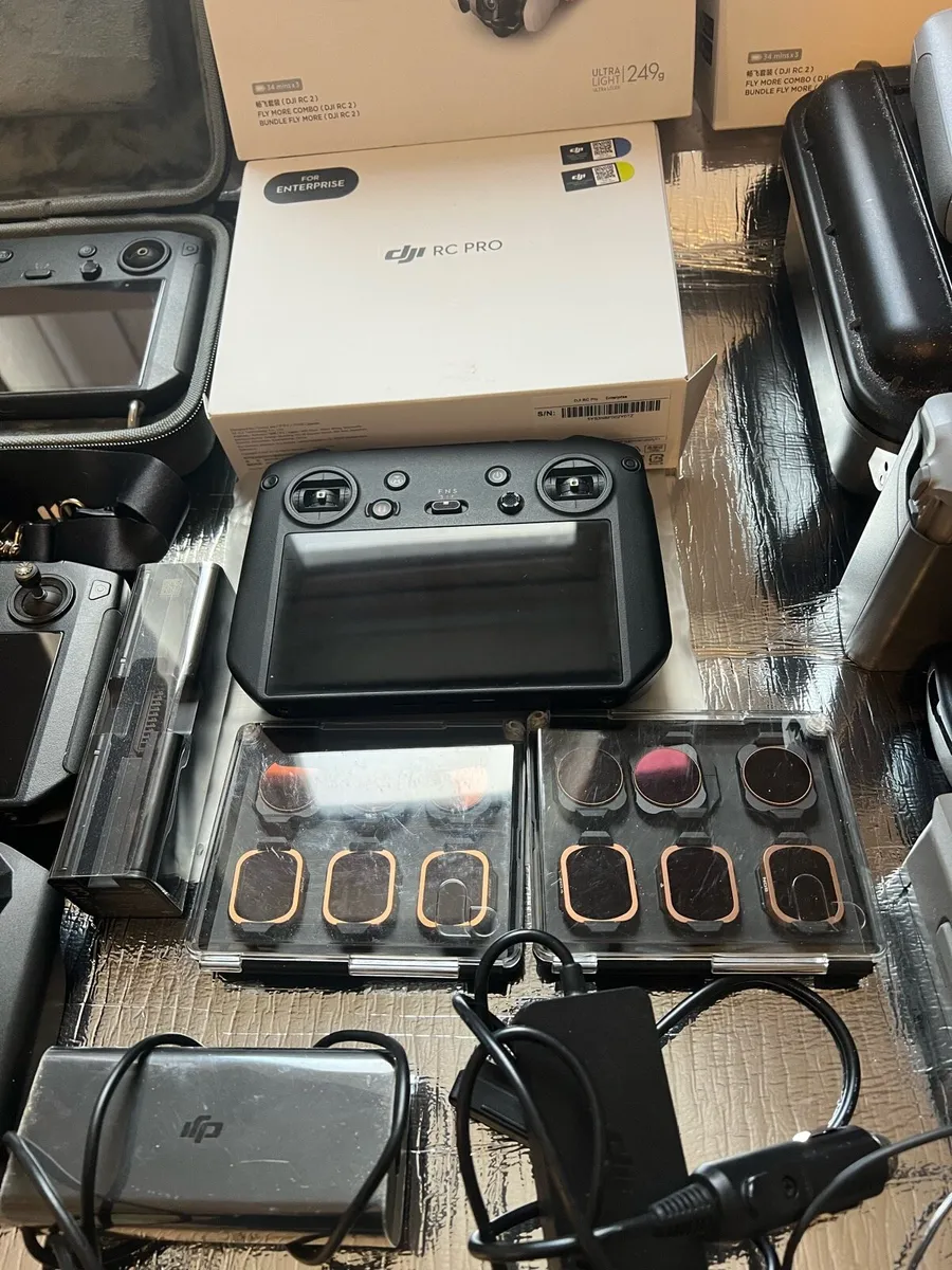 RC controller plus more dji Mavic 2 pro battery - Image 1