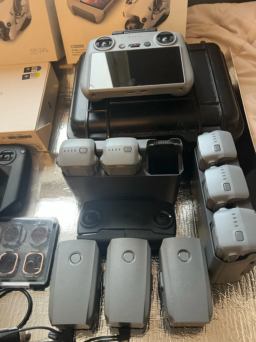 RC controller plus more dji Mavic 2 pro battery - Image 2