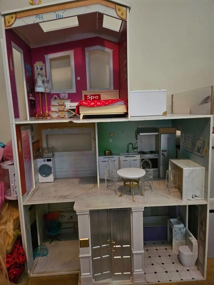 Rainbow high Dolls house + 15 dolls - Image 1