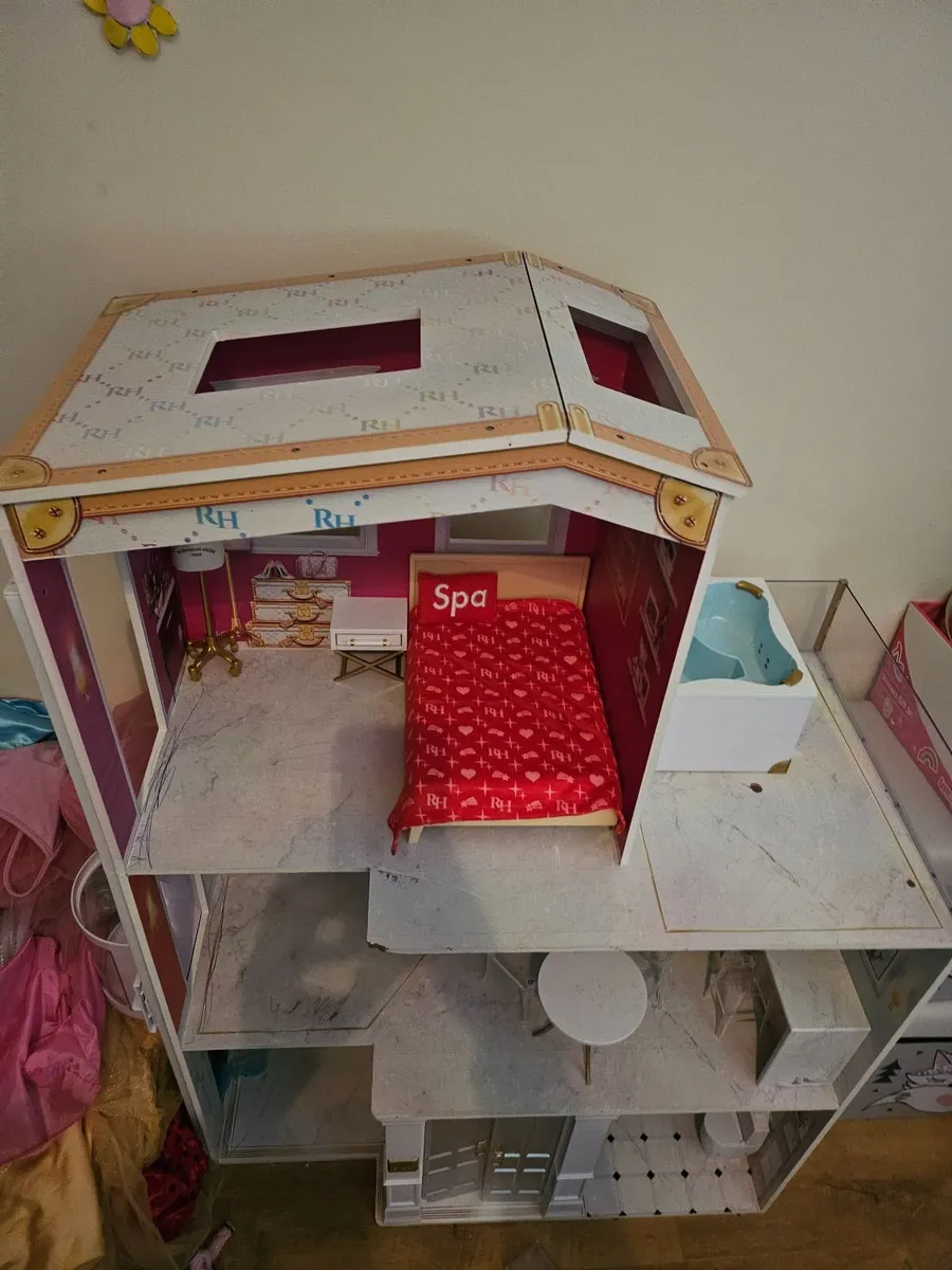 Rainbow high Dolls house + 15 dolls - Image 2