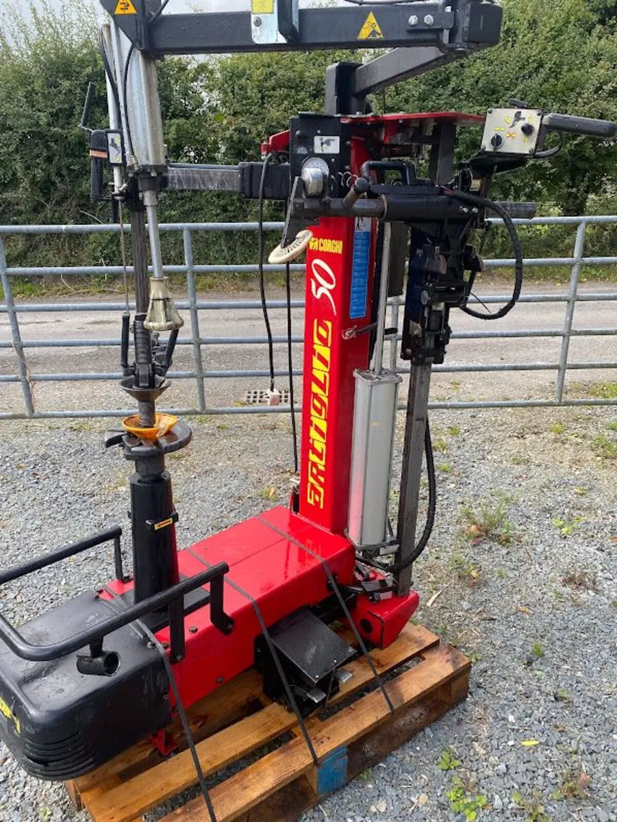 Corghi Artiglio 50 Tyre Changer - Image 2