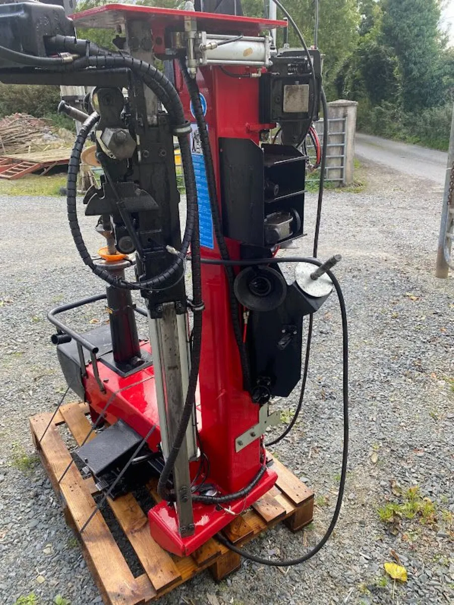 Corghi Artiglio 50 Tyre Changer - Image 3