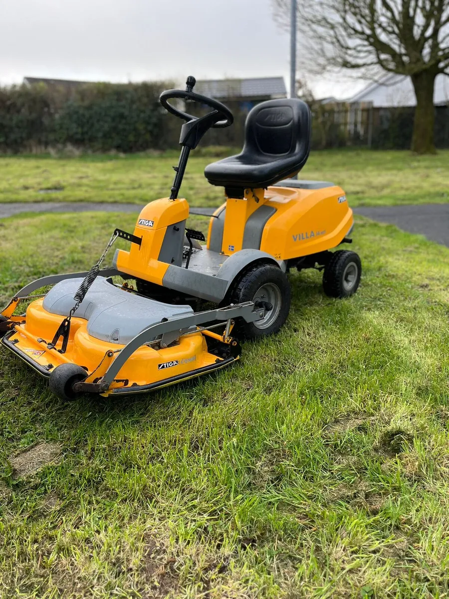 Stiga zero turn ride on lawnmower - Image 2