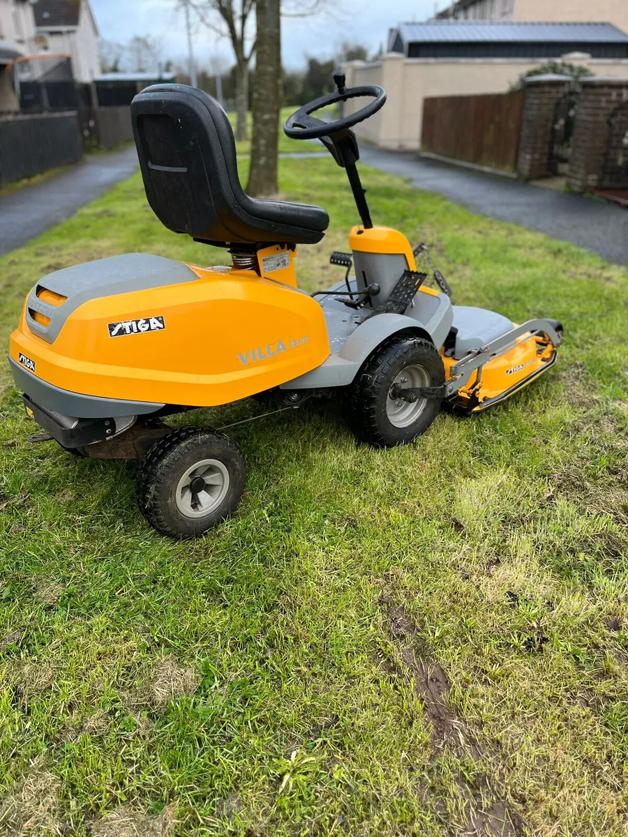 Stiga zero turn ride on lawnmower - Image 3