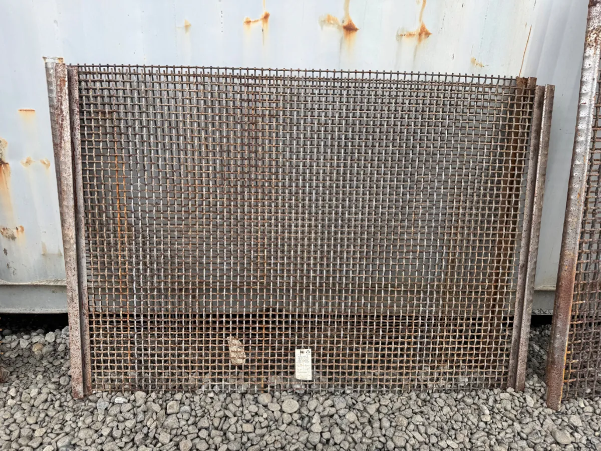 UNUSED MESHES STEEL AND RUBBER - Image 2