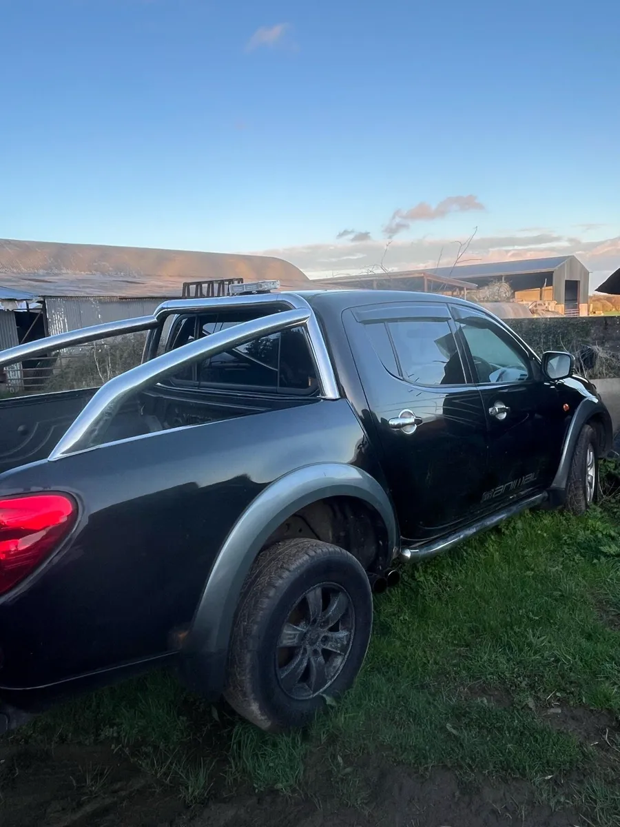 Mitsubishi L200 for breaking