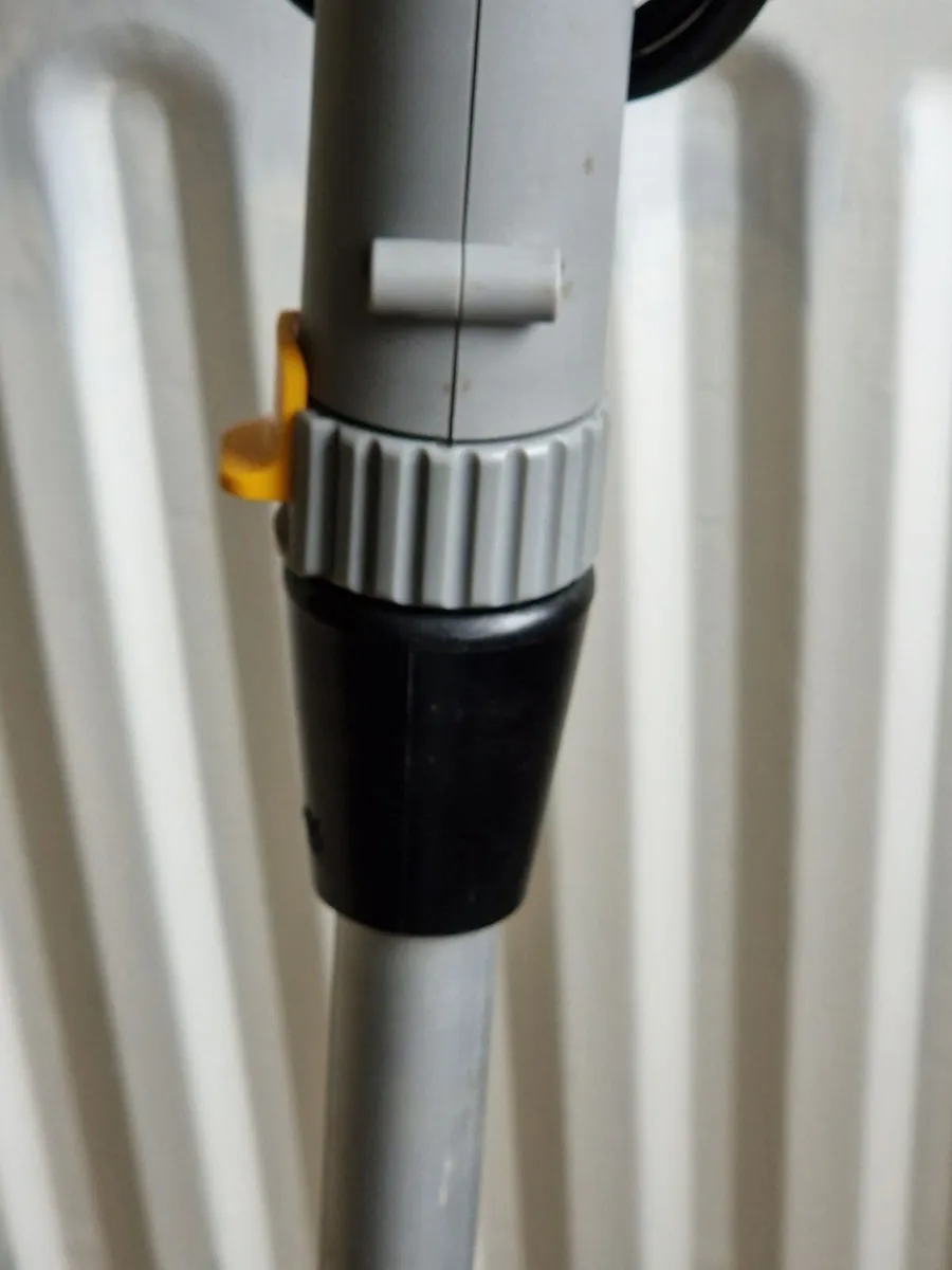 Titan TTB820GGT 600W 230V Electric Grass Trimmer - Image 2