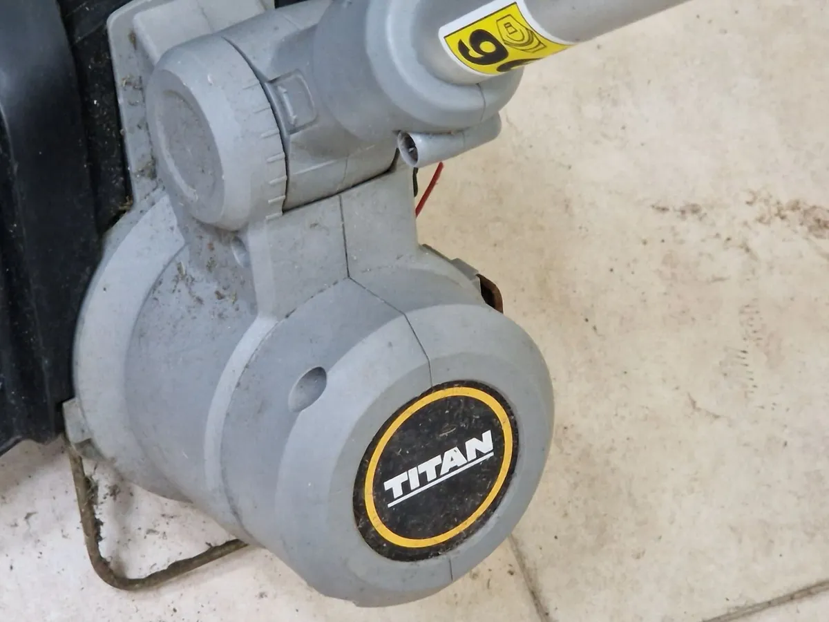 Titan TTB820GGT 600W 230V Electric Grass Trimmer - Image 3