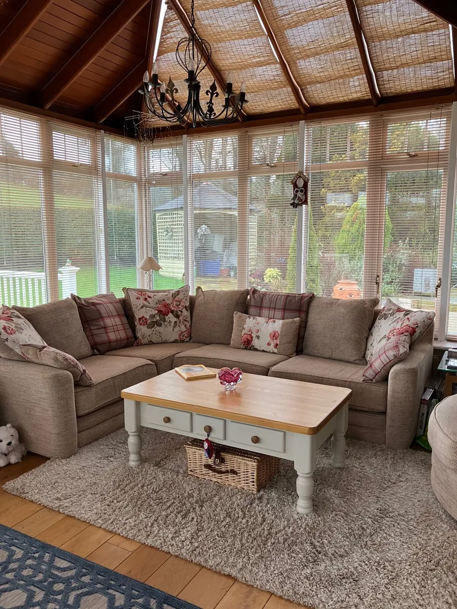 Corner seat unit and chair - Image 1