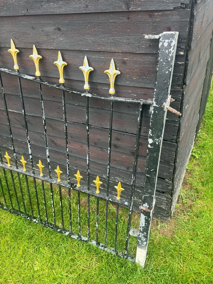 Entrance gates - Image 2