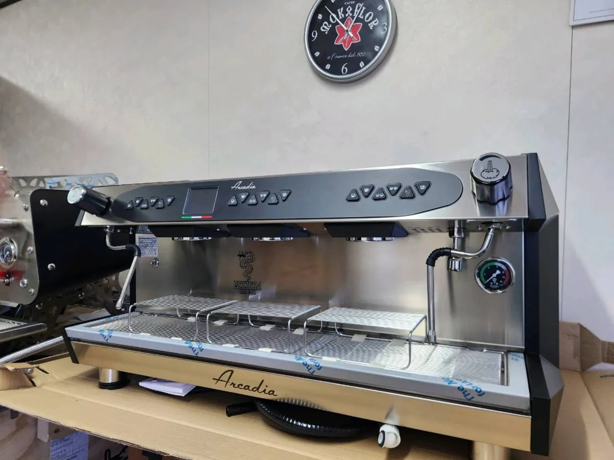 3 Group Coffee Machine - Image 2
