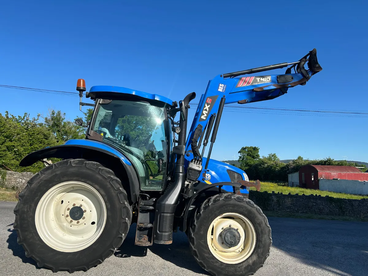 2016 New Holland T6.140 with Loader - Image 2