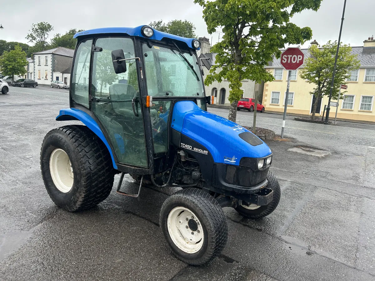 2004 New Holland TC45 Compact Tractor - Image 1