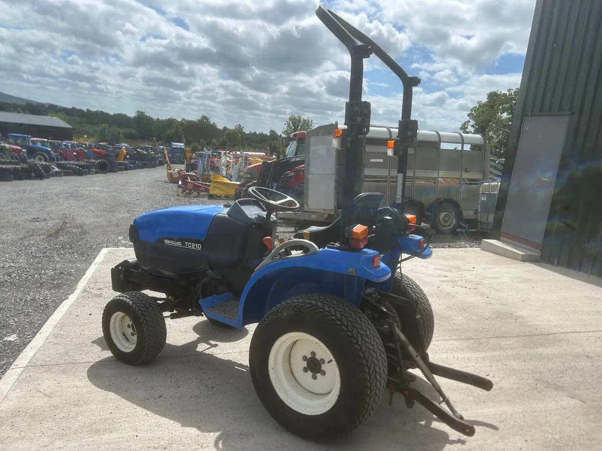 New Holland TC21 Compact Tractor - Image 3