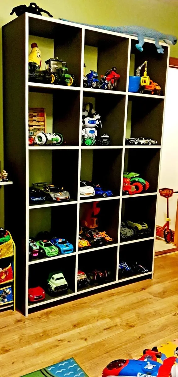 Wall shelving - Image 2