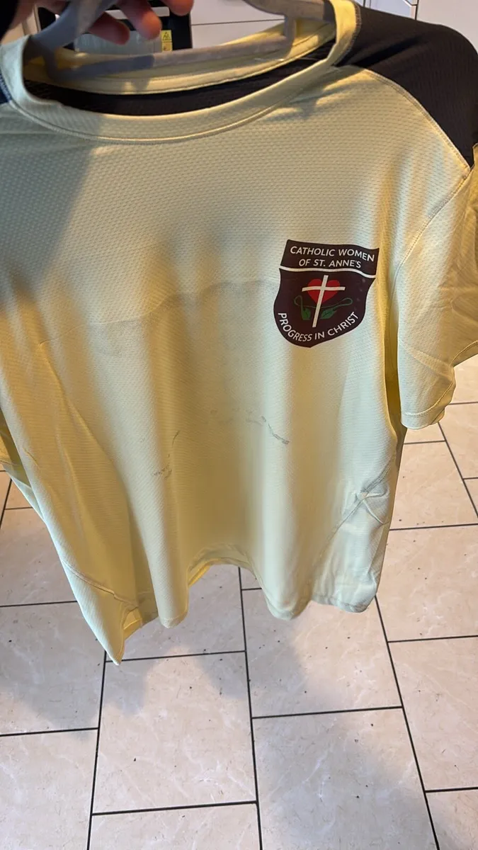 Custom T-Shirts & Hoodies – From €15 - Image 4