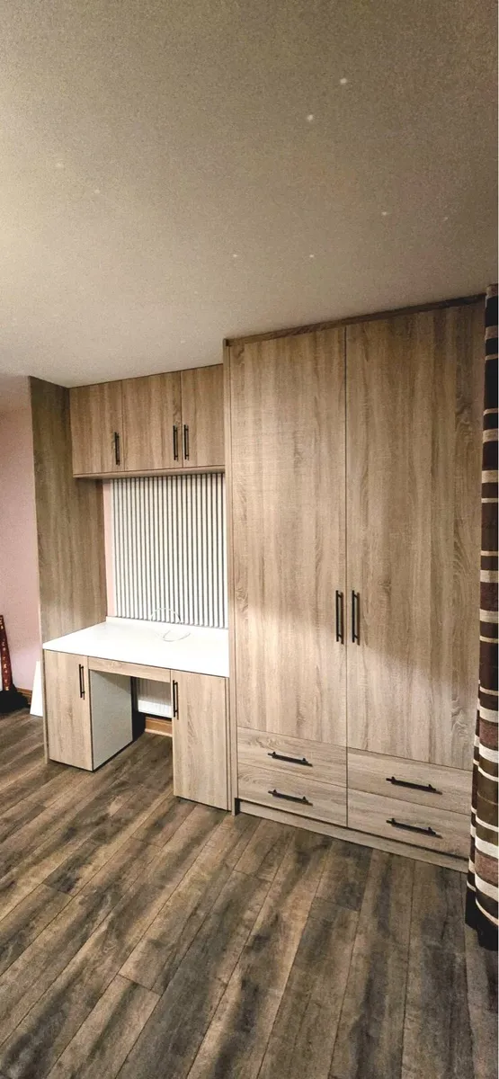 Wardrobe, dressing station - Image 1