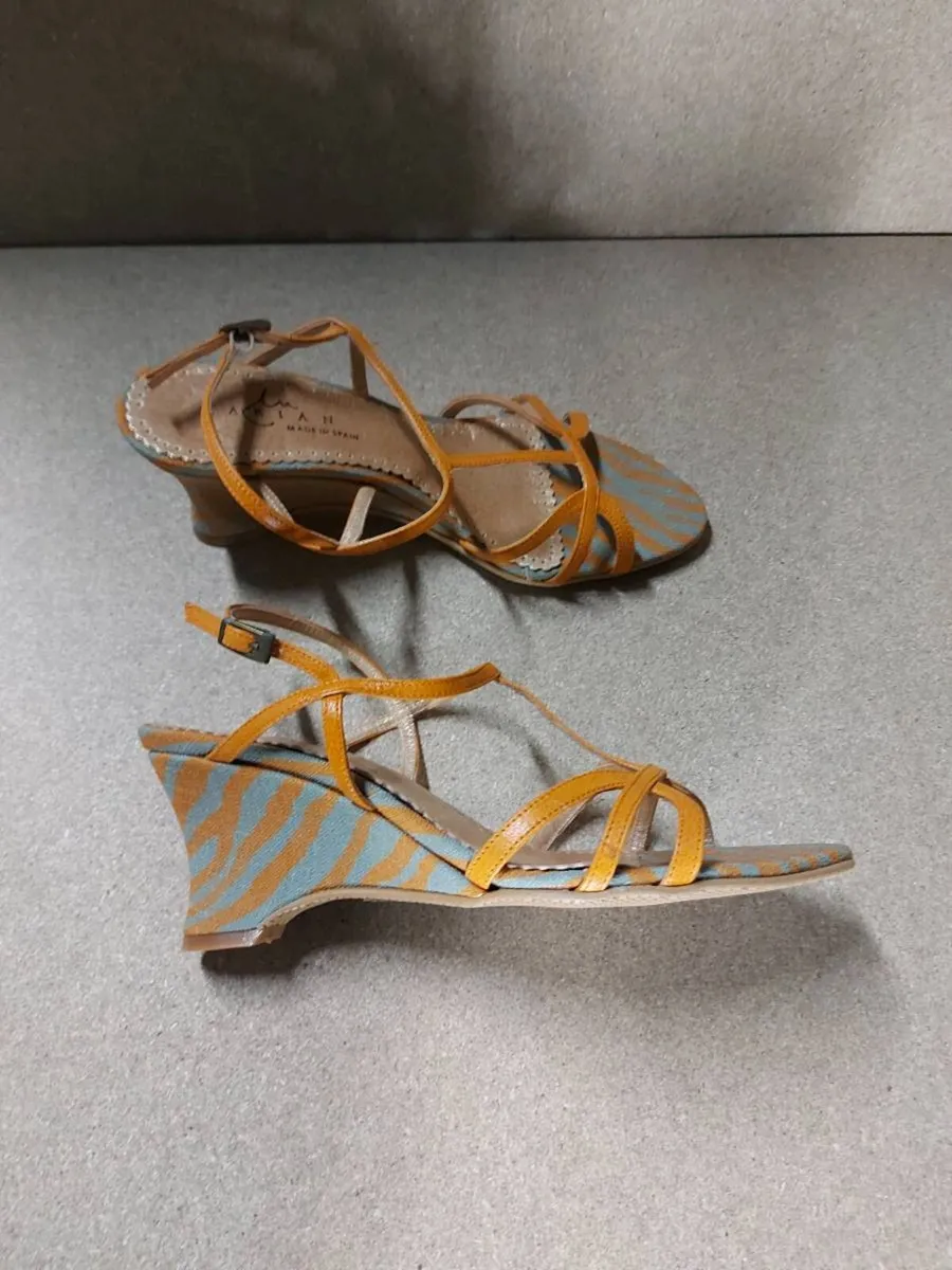 Womens shoes - Image 1