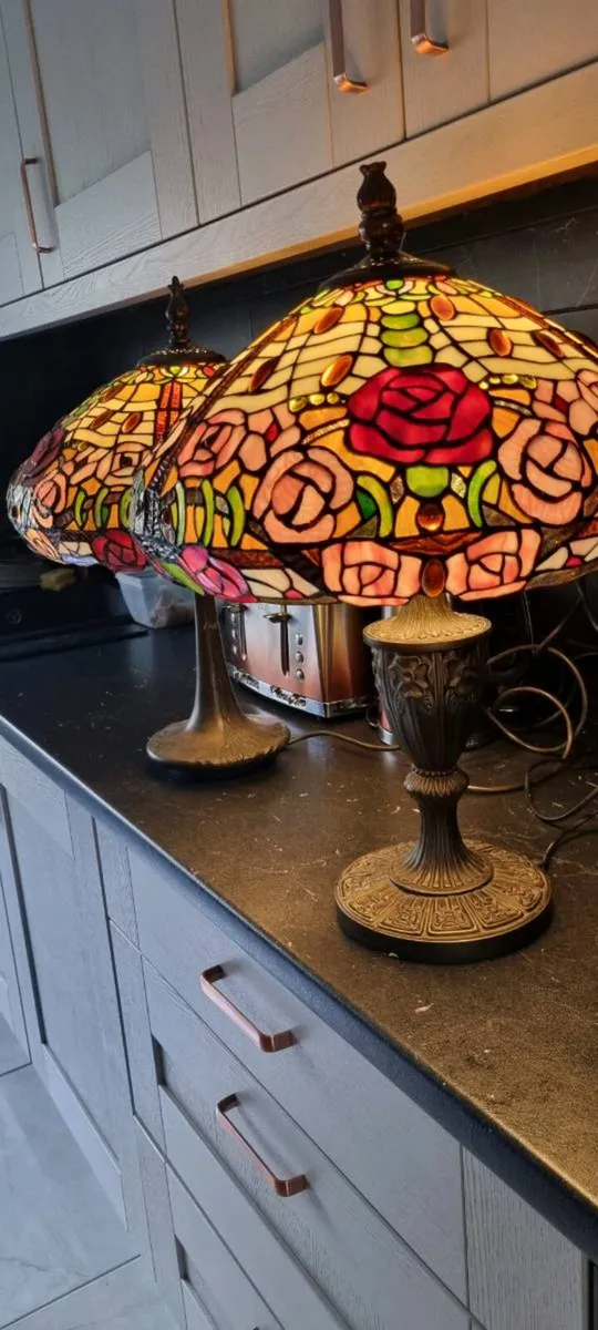 PAIR TIFFANY 3D FLOWER LAMP (200 EACH) - Image 1