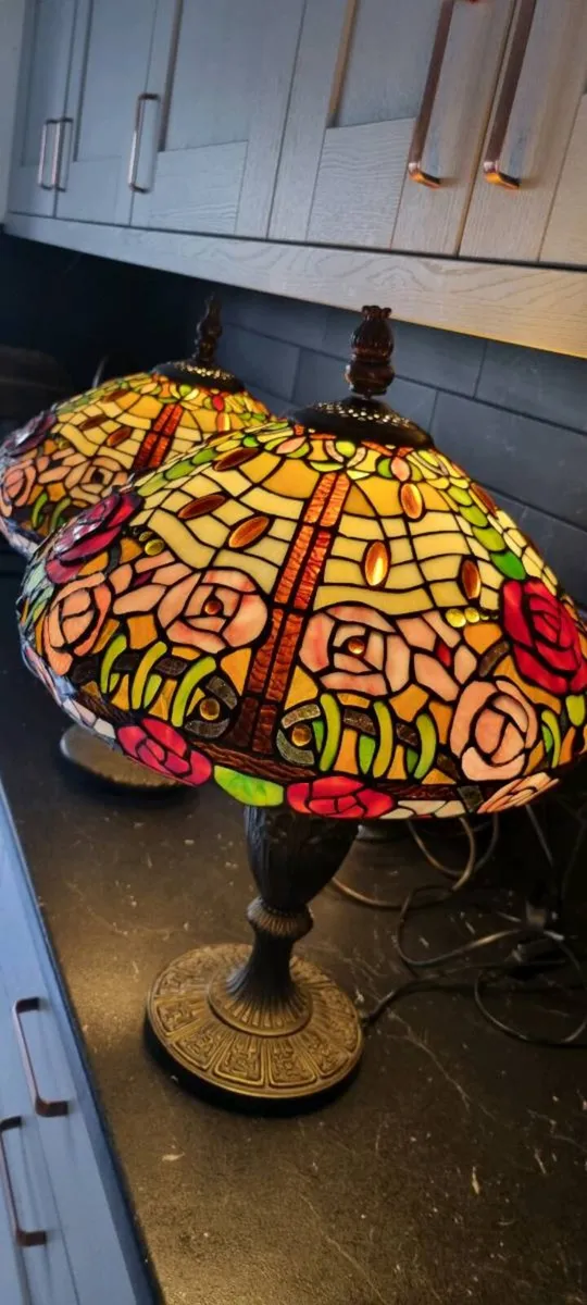 PAIR TIFFANY 3D FLOWER LAMP (200 EACH) - Image 2