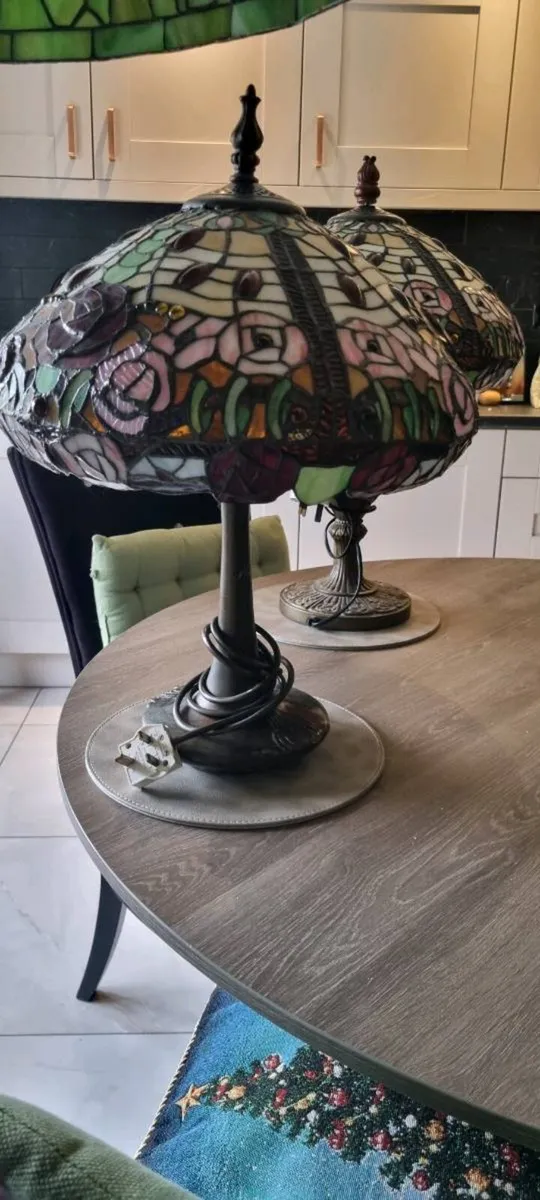 PAIR TIFFANY 3D FLOWER LAMP (200 EACH) - Image 3