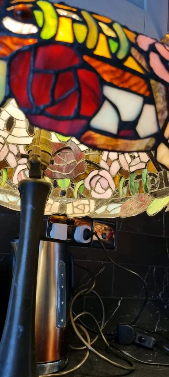 VINTAGE TIFFANY LAMP - Image 4