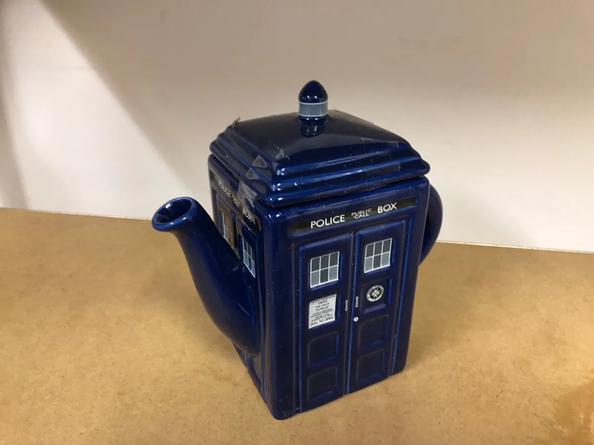 Tardis tea pot - Image 1