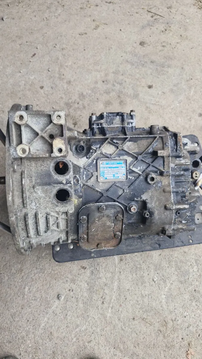 Man 5 speed manual  gearbox - Image 1