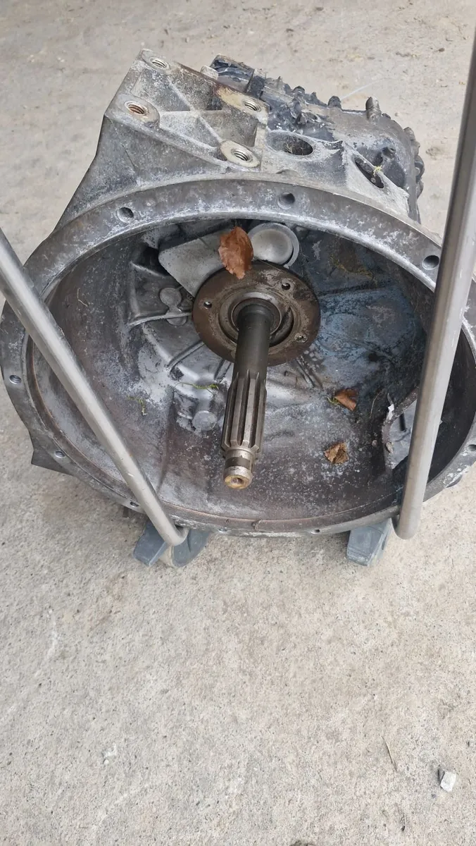 Man 5 speed manual  gearbox - Image 4