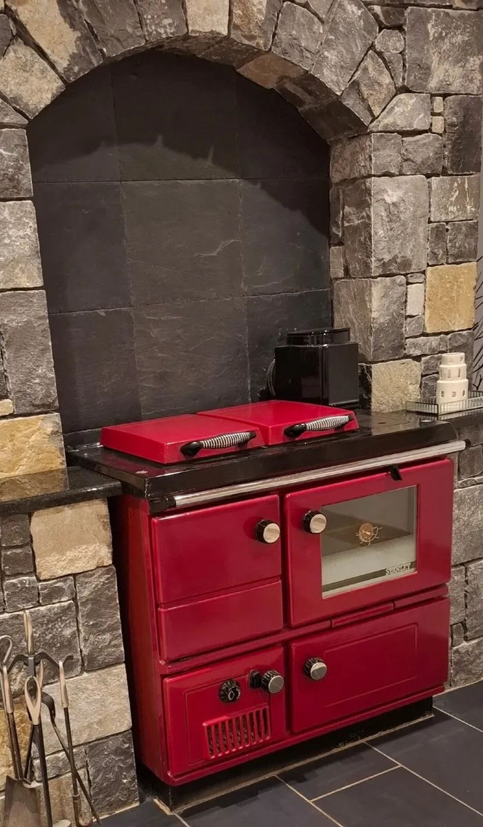 Stanley Superstar Solid Fuel Range - Image 1