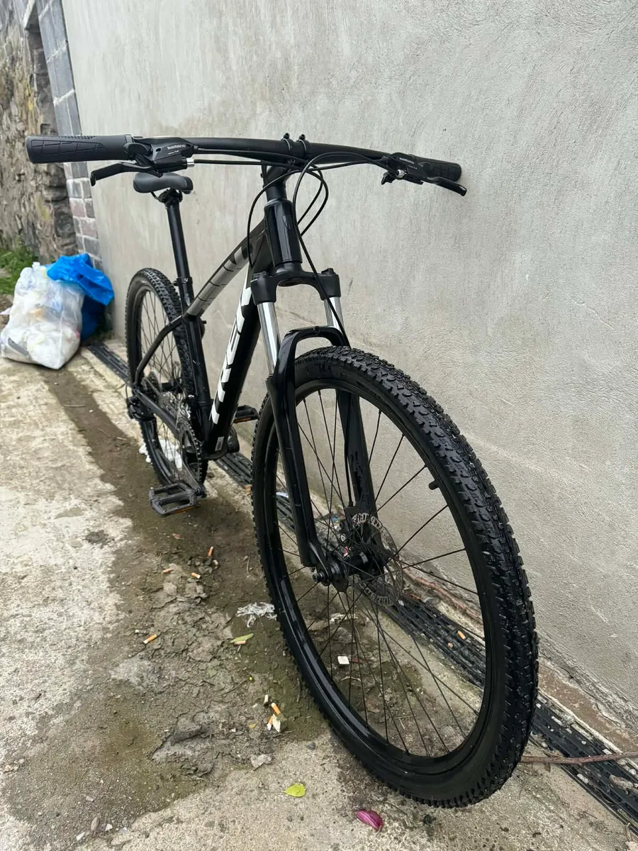 Trek Marlin 4 Mountain Bike - Image 3