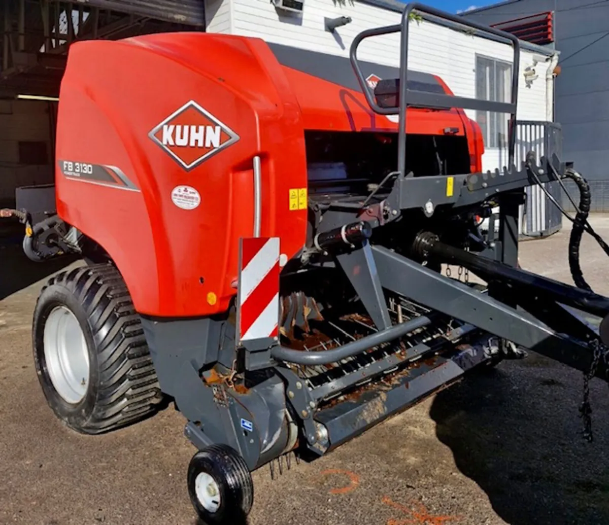 KUHN FB3130 Round Baler - Image 3