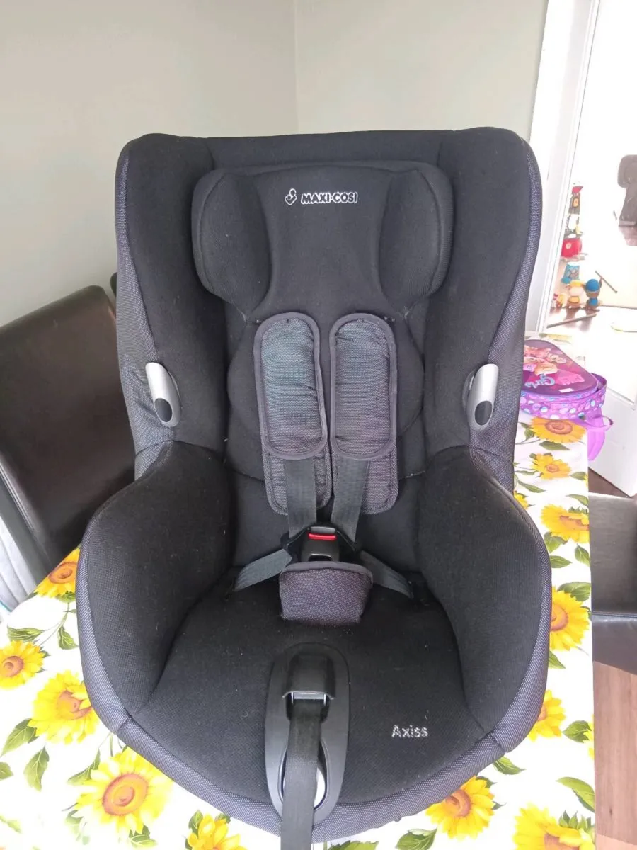 Car seat - Image 1