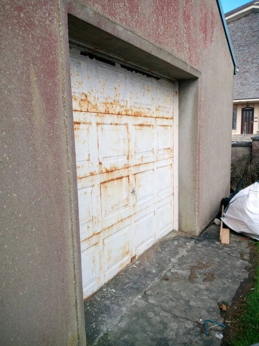 Garage door - Image 1