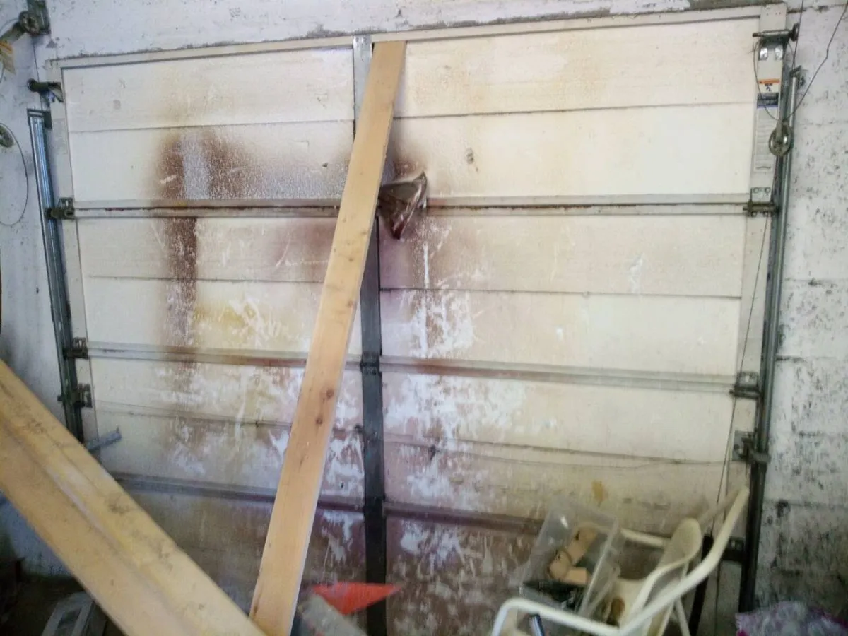 Garage door - Image 2