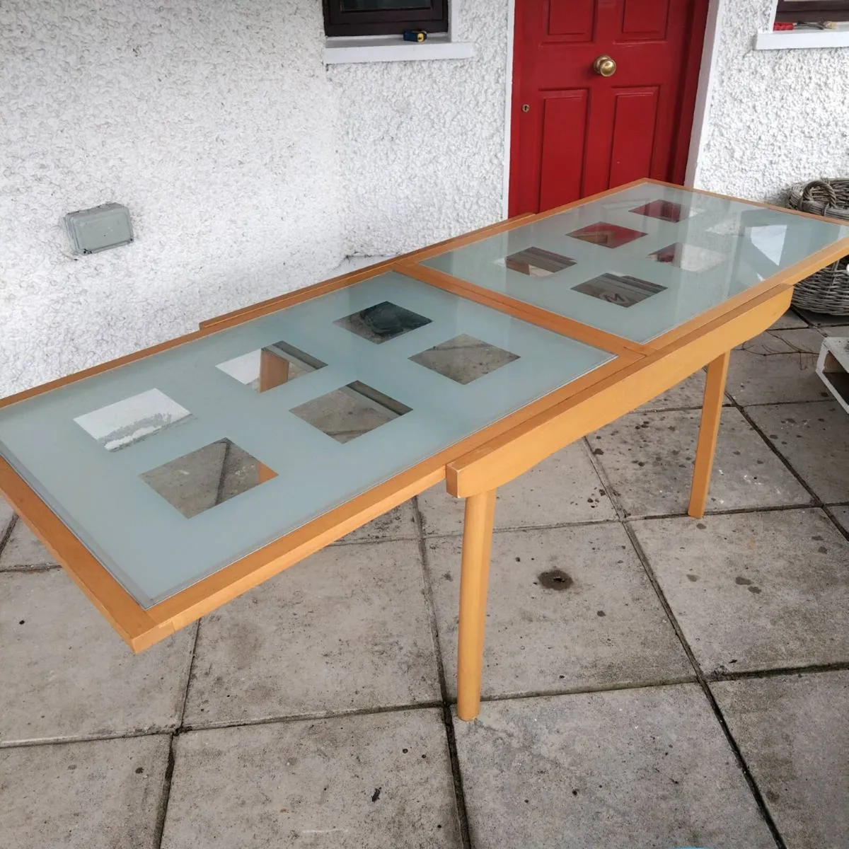 Extending glasstop table - Image 1