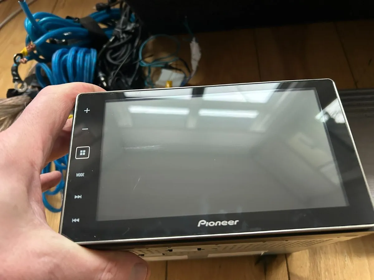 Touchscreen Car Stereo with Subwoofer - Image 2