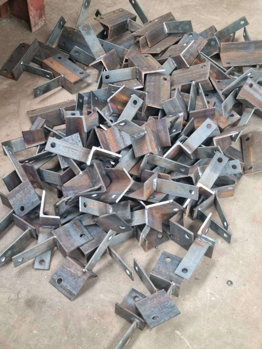 Plates and cleats - Image 2