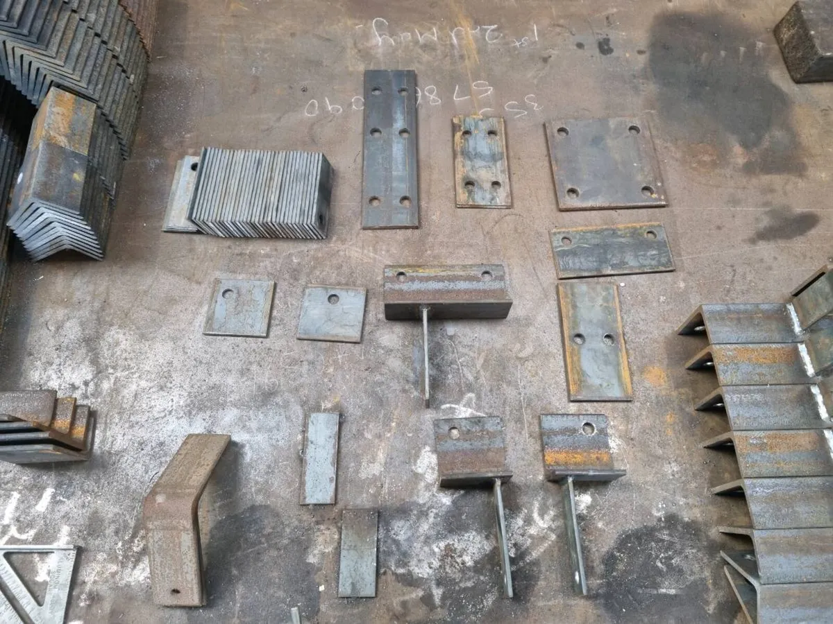 Plates and cleats - Image 1