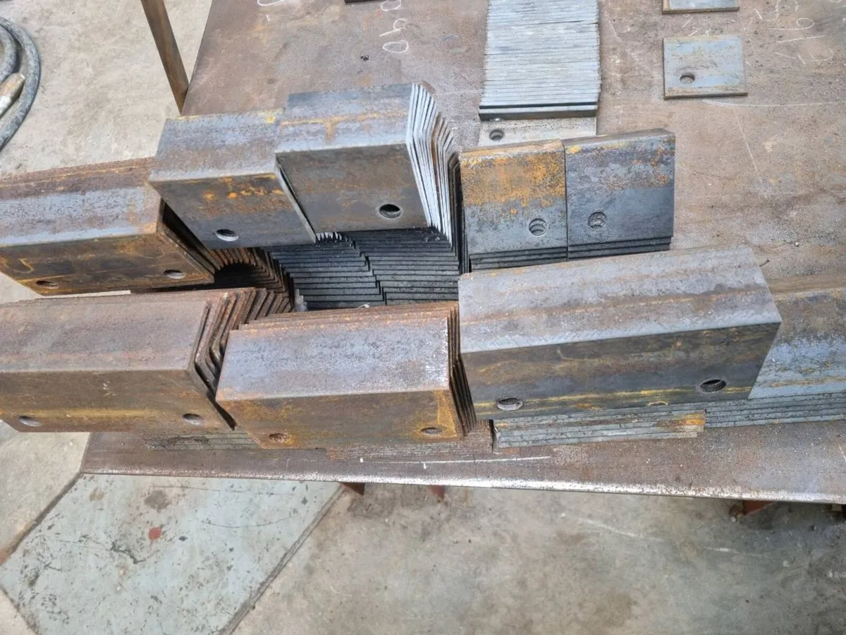 Plates and cleats - Image 3